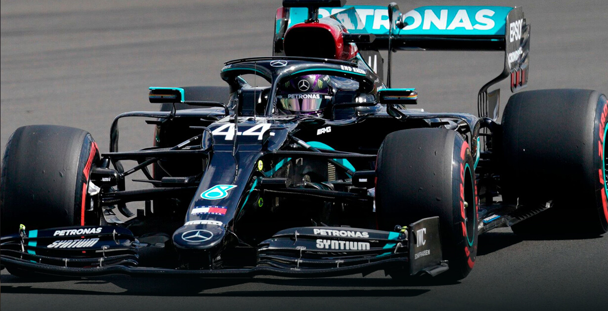 Hamilton a bordo della sua vettura